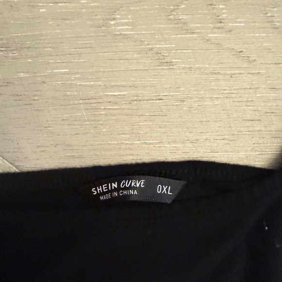 SHEIN Black Fitted Sleeveless Crop Top goes with rompers - Picture 2 of 2